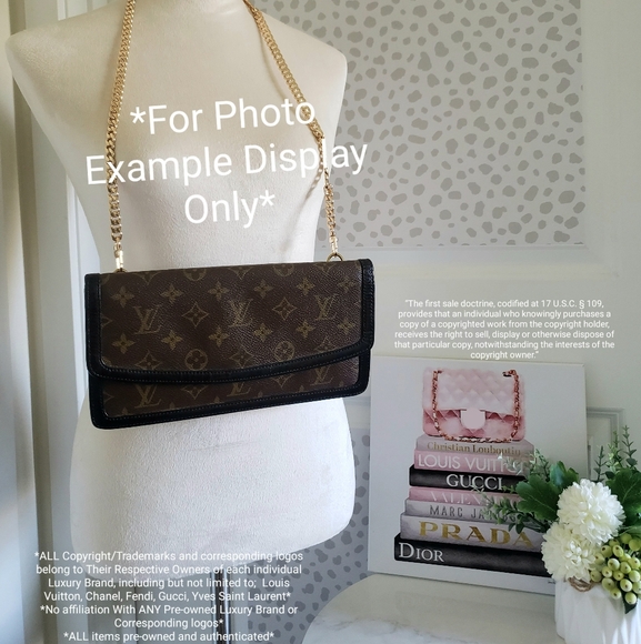 **SOLD** Authentic Pre-owned Vintage Louis Vuitton Dame Clutch - Picture 2 of 14